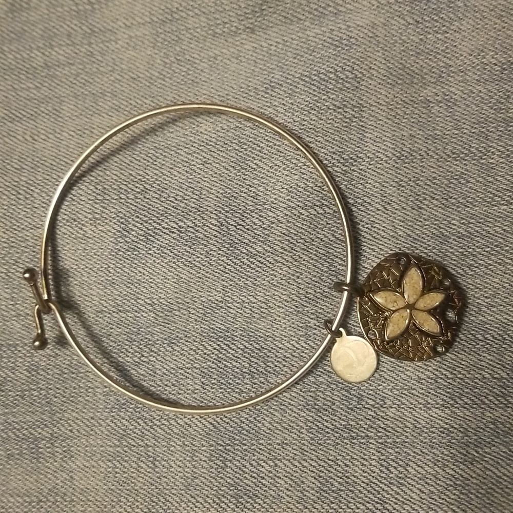 Dune sterling silver sand dollar bracelet